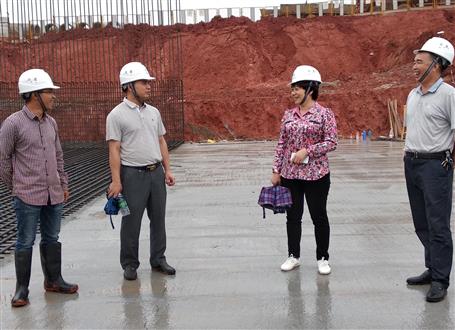 韋桂華、周善學(xué)到龍嶺大道三期項(xiàng)目調(diào)研