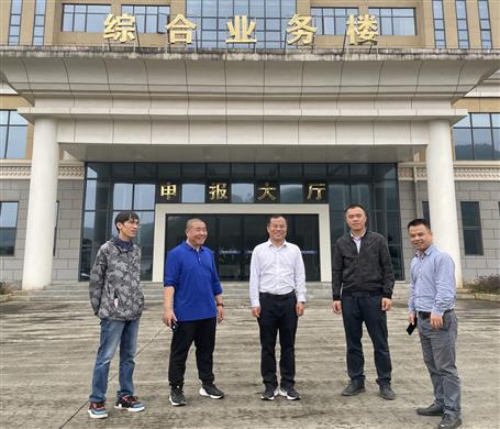 廖立波到峒中公路口岸里火通道指導創(chuàng)優(yōu)工作