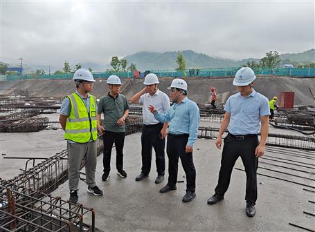 韋克雪到第十分公司區(qū)外項(xiàng)目調(diào)研指導(dǎo)工作