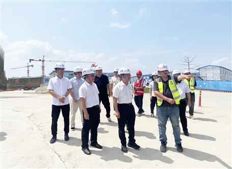 覃振華到桂鴻分公司項目開展第二季度安全生產(chǎn)質(zhì)量綜合大檢查